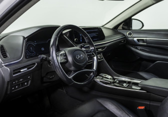 Подержанный автомобиль Hyundai Sonata 2019 года (10 фото)