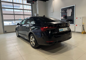 Подержанный автомобиль Skoda Octavia Liftback 2020 года (6 фото)