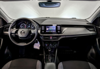 Подержанный автомобиль Skoda Rapid Liftback 2021 года (13 фото)