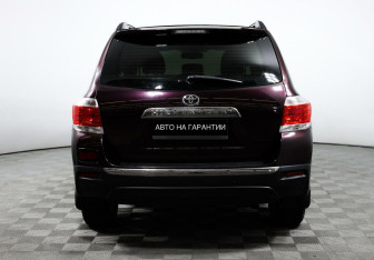 Подержанный автомобиль Toyota Highlander 2012 года (6 фото)