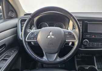 Подержанный автомобиль Mitsubishi Outlander 2013 года (12 фото)