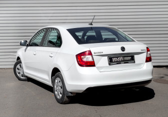 Подержанный автомобиль Skoda Rapid Liftback 2019 года (7 фото)