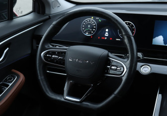 Подержанный автомобиль Omoda C5 2023 года (15 фото)