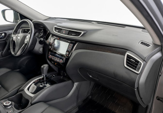 Подержанный автомобиль Nissan X-Trail 2018 года (11 фото)