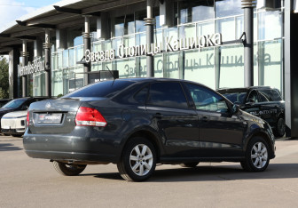 Подержанный автомобиль Volkswagen Polo Sedan 2015 года (5 фото)