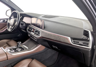 Подержанный автомобиль BMW X5 2019 года (11 фото)