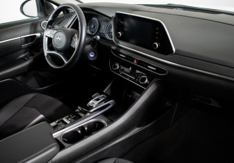 Подержанный автомобиль Hyundai Sonata 2021 года (11 фото)