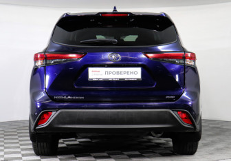 Подержанный автомобиль Toyota Highlander 2021 года (5 фото)