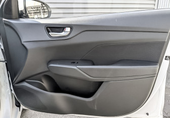 Подержанный автомобиль Hyundai Solaris Sedan 2021 года (25 фото)