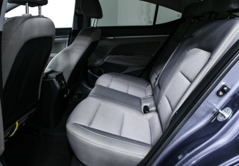 Подержанный автомобиль Hyundai Elantra Sedan 2018 года (13 фото)