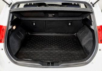 Подержанный автомобиль Toyota Auris Hatchback 2013 года (10 фото)