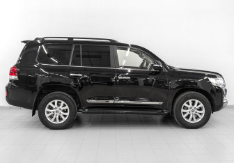Подержанный автомобиль Toyota Land Cruiser Suv 2016 года (4 фото)