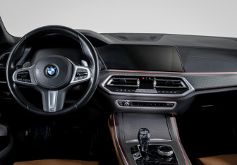 Подержанный автомобиль BMW X5 2022 года (12 фото)