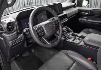 Подержанный автомобиль Toyota Land Cruiser Prado 2024 года (18 фото)