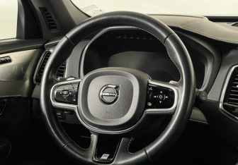Подержанный автомобиль Volvo XC90 2019 года (14 фото)