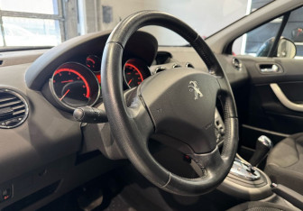 Подержанный автомобиль Peugeot 308 Hatchback 2012 года (13 фото)