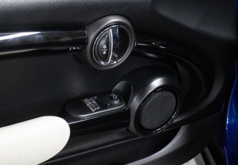 Подержанный автомобиль MINI Hatch 2018 года (20 фото)