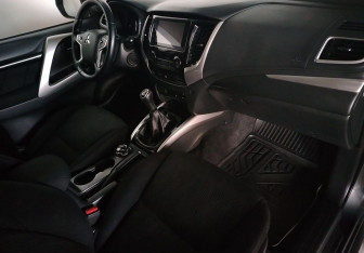 Подержанный автомобиль Mitsubishi Pajero Sport 2018 года (10 фото)