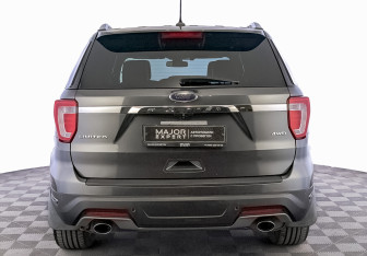 Подержанный автомобиль Ford Explorer 2018 года (6 фото)