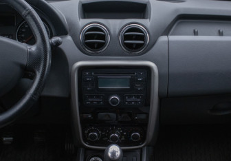 Подержанный автомобиль Renault Duster 2014 года (14 фото)