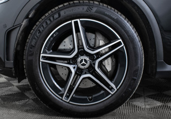 Подержанный автомобиль Mercedes-Benz GLC Coupe 2019 года (17 фото)