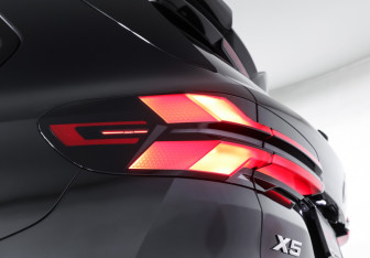 Подержанный автомобиль BMW X5 2024 года (25 фото)