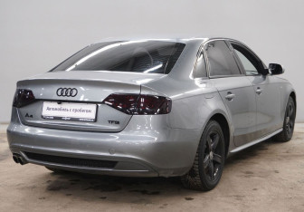 Подержанный автомобиль Audi A4 Sedan 2011 года (5 фото)