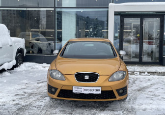 Подержанный автомобиль SEAT Leon Hatchback 2011 года (2 фото)