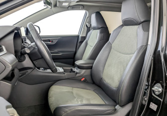 Подержанный автомобиль Toyota RAV4 2024 года (20 фото)