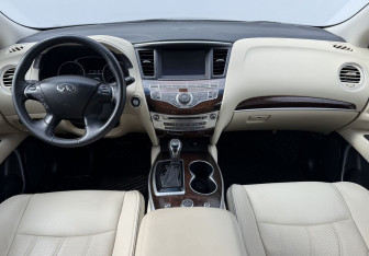 Подержанный автомобиль Infiniti QX60 2019 года (16 фото)