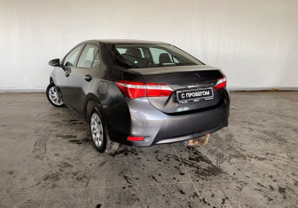Подержанный автомобиль Toyota Corolla Sedan 2013 года (4 фото)