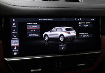 Подержанный автомобиль Porsche Cayenne 2018 года (26 фото)