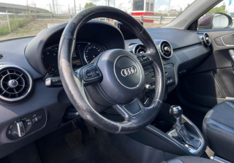 Подержанный автомобиль Audi A1 2012 года (13 фото)