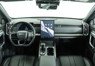 Подержанный автомобиль Jaecoo J7 2024 года (12 фото)