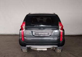 Подержанный автомобиль Mitsubishi Pajero Sport 2018 года (6 фото)