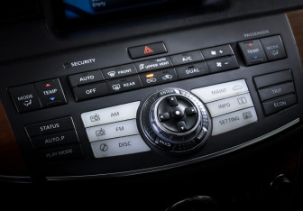 Подержанный автомобиль Infiniti M Sedan 2007 года (19 фото)