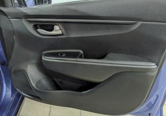 Подержанный автомобиль Kia Rio Hatchback 2019 года (23 фото)