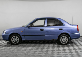 Подержанный автомобиль Hyundai Accent Sedan 2004 года (8 фото)
