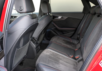 Подержанный автомобиль Audi A4 Sedan 2020 года (12 фото)