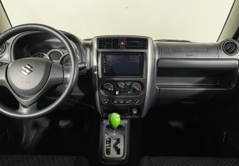 Подержанный автомобиль Suzuki Jimny 2018 года (13 фото)