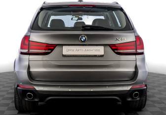 Подержанный автомобиль BMW X5 2016 года (6 фото)