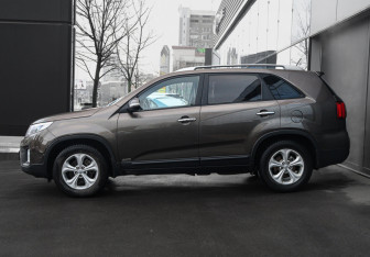 Подержанный автомобиль Kia Sorento 2015 года (8 фото)