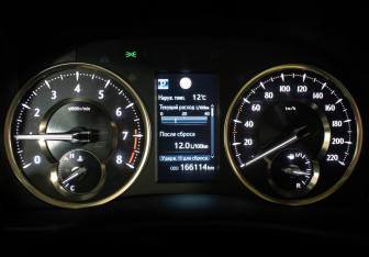 Подержанный автомобиль Toyota Alphard 2021 года (11 фото)