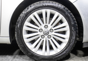 Подержанный автомобиль Opel Insignia Sedan 2013 года (22 фото)