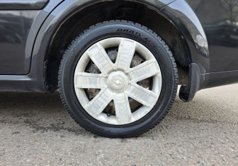 Подержанный автомобиль Chevrolet Lacetti Wagon 2012 года (17 фото)