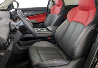 Подержанный автомобиль Changan UNI-S 2024 года (21 фото)