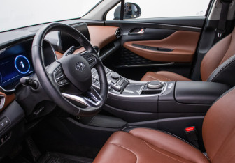 Подержанный автомобиль Hyundai Santa Fe 2021 года (10 фото)