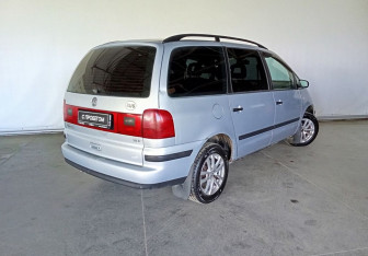 Подержанный автомобиль Volkswagen Sharan 2003 года (6 фото)