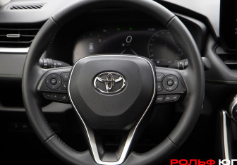 Подержанный автомобиль Toyota RAV4 2024 года (13 фото)