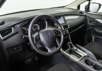 Подержанный автомобиль Mitsubishi Xpander 2023 года (13 фото)